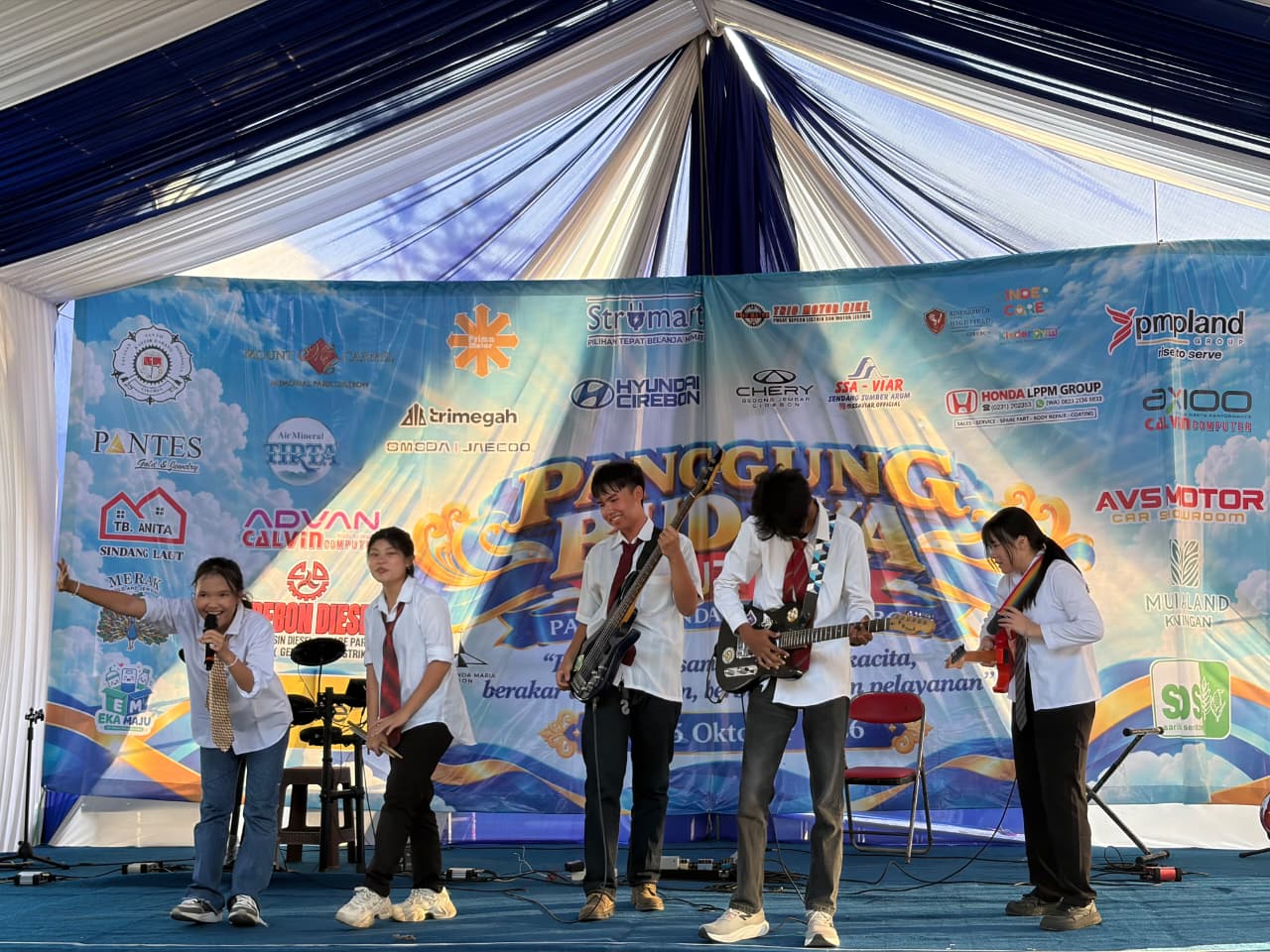 180 Project SMA Putra Nirmala Meriahkan HUT Gereja Paroki Bunda Maria Cirebon Lewat Musik dan Sukacita